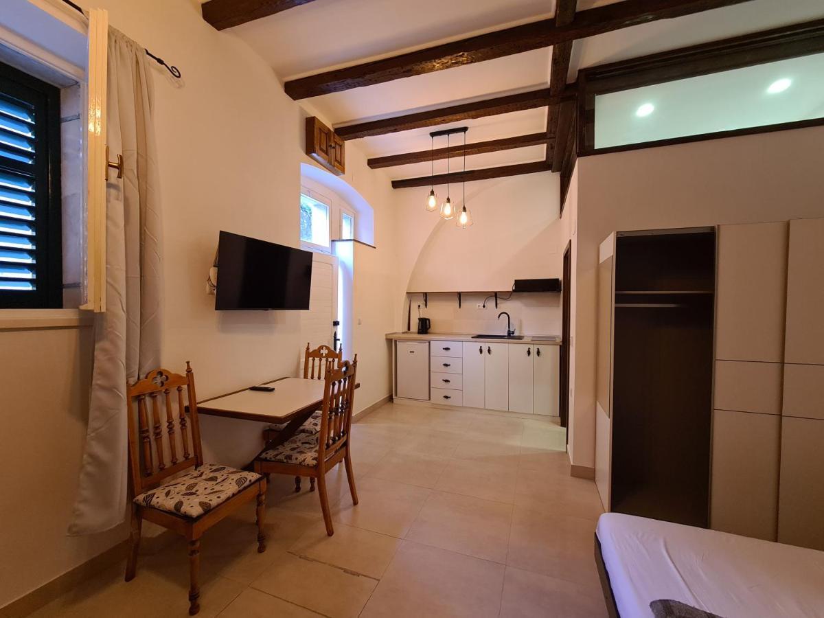 Mistique Apartment ชิเบนิก ภายนอก รูปภาพ